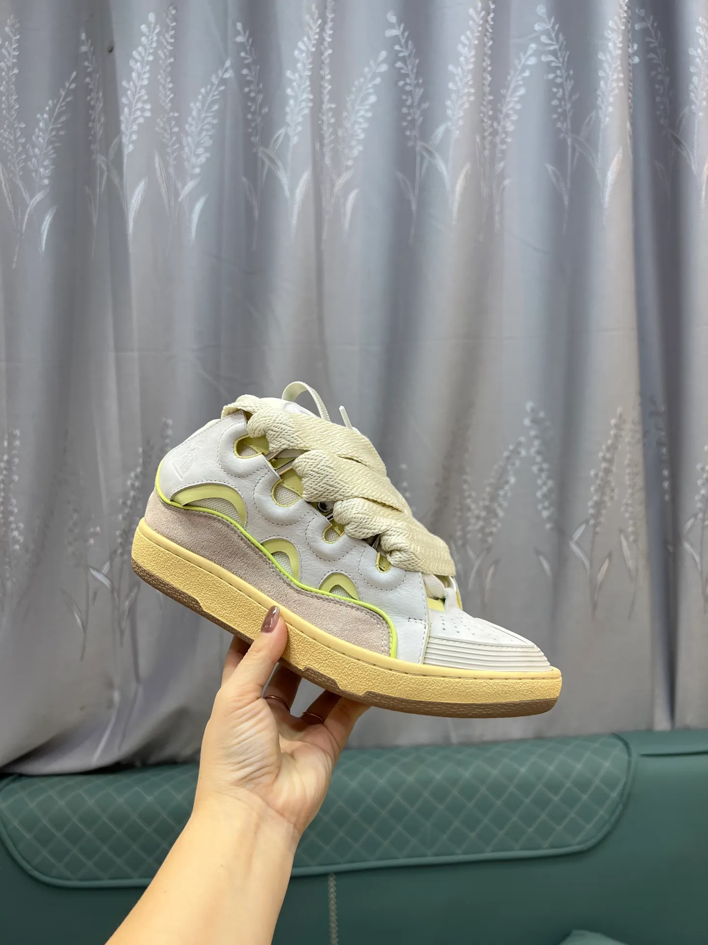 Men's men's shoes💰780 [LANVIN] Latest lace-up fashionable casual sneakers for couples High-quality CLAY couple series‼ ️ The latest trendy products of the season 🌈Many bloggers have planted grass and purchased the original open-mold customization. The upper and outsole are sewn with mark threads without edge sealing. Multiple material splicing combination design. Very versatile for fashionable and casual wear. Comfortable on the feet. Recommended for self-retention (upper cowhide + cow suede + breathable mesh) inner foot pad cowhide exclusive original open-mold clear logo rubber outsole ⚠️36-44 yards (45 custom-made)